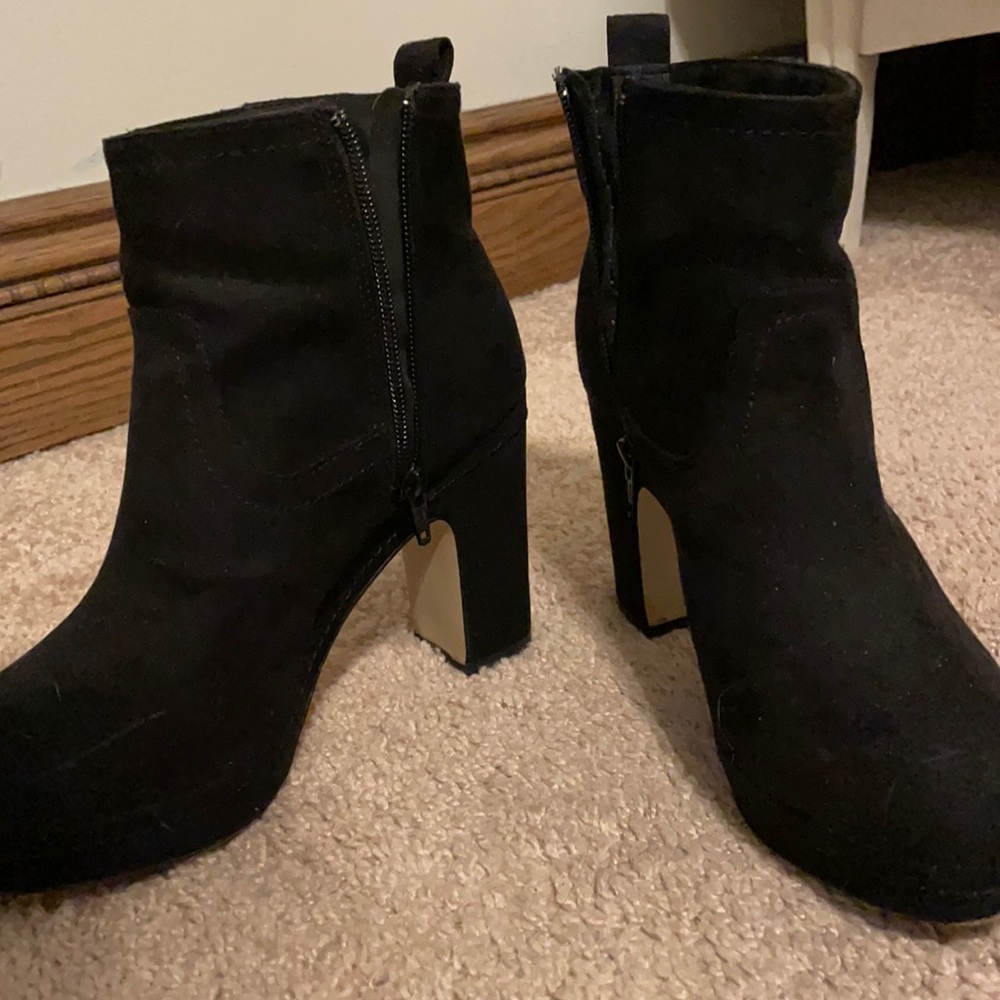 H&M black pumps size 38 zippered good condition